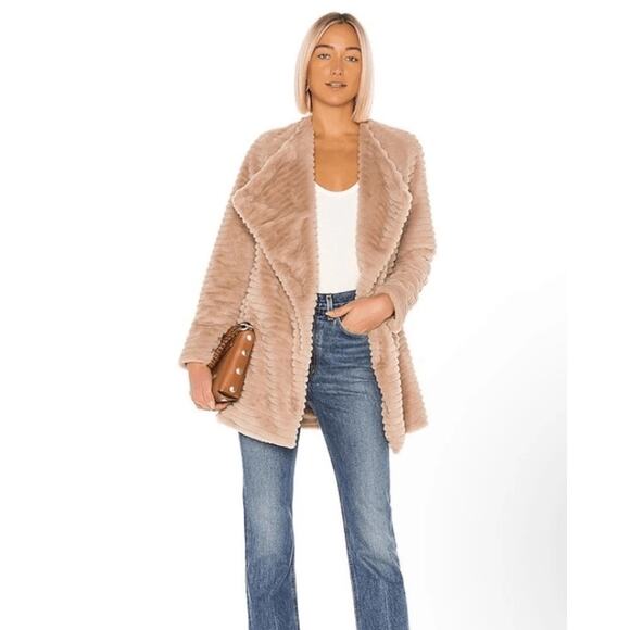 BB Dakota Jackets & Blazers - BB Dakota Fab Moment Faux fur Jacket in Tan-Size Large